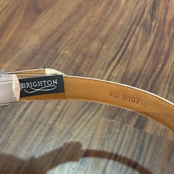 Brighton Women’s pale Pink Leather Belt with Silver Floral Buckle Medium (30) - Picture 4 of 6